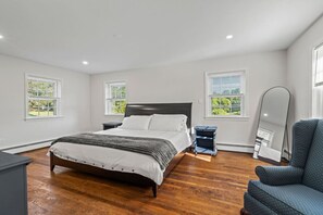 4 soverom, skrivebord, strykejern/-brett og wi-fi (inkludert)