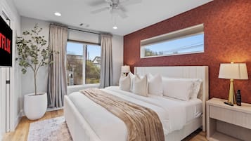 3 bedrooms, desk, iron/ironing board, travel cot