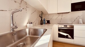 Kühlschrank, Mikrowelle, Ofen, Geschirrspüler