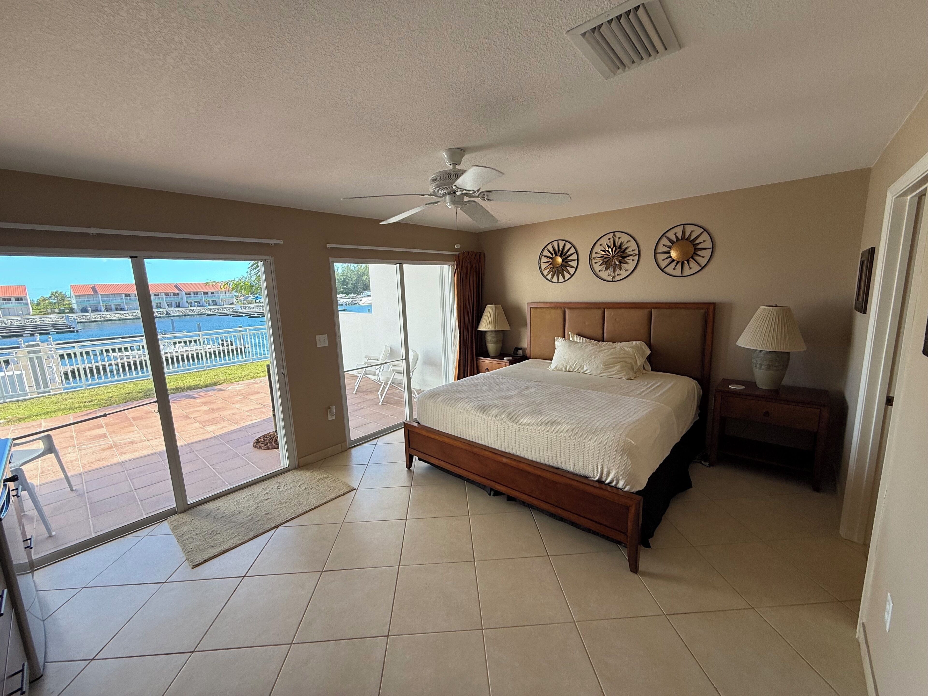 3 bedrooms, in-room safe, free WiFi, bed sheets