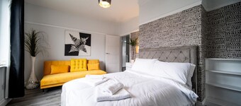Spacious Apartment With A Terrace Style Rooftop