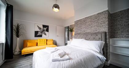 Spacious Apartment With A Terrace Style Rooftop