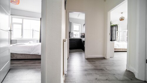 Spacious Apartment With A Terrace Style Rooftop