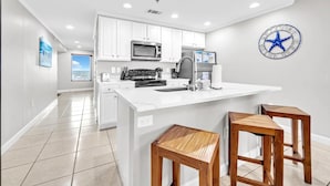 Condo, Multiple Beds (Splash 1803W) | Private kitchen | Oven, toaster