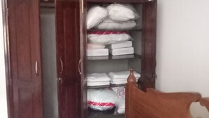 Imej tidak diklasifikasikan, 2 daripada 8, butang