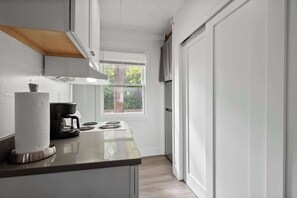 Studio Suite, 1 Queen Bed, Garden View (Chic City Retreat 93I) | Private kitchen | Fridge, microwave, oven, stovetop - Chic City Retreat 93I Sleeps 2 (Columbus)