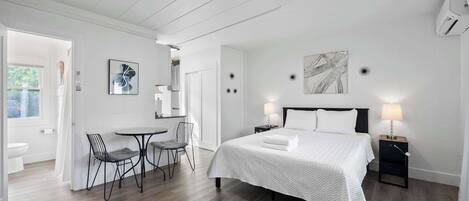 Decoración personalizada, muebles diferentes y escritorio