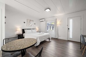 Studio Suite, 1 Queen Bed, Garden View (Chic City Retreat 93I) | Individually decorated, individually furnished, desk, laptop workspace - Chic City Retreat 93I Sleeps 2 (Columbus)