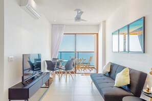 TV - BR13 Beautiful Sea View Apartment 100m From The Beach - Barra (Salvador)