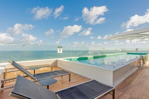 Pool - BR13 Beautiful Sea View Apartment 100m From The Beach - Barra (Salvador)