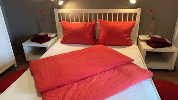 4 bedrooms, travel cot, WiFi, bed sheets