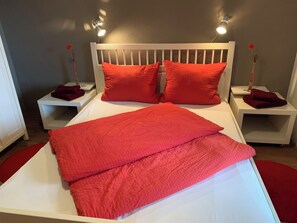 4 bedrooms, travel cot, WiFi, bed sheets