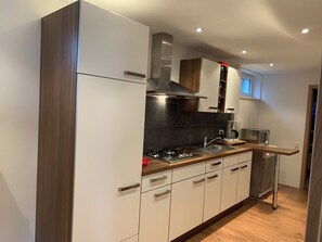 Køleskab, ovn, kogeplade, opvaskemaskine