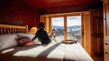 4 slaapkamers, een strijkplank/strijkijzer, reisbedje, gratis wifi