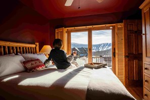 4 bedrooms, iron/ironing board, travel cot, free WiFi