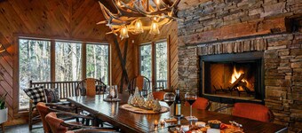 Lux Chalet-Ski View. 2 Fireplaces. Pool. Hot Tub. Sauna. Pizza Oven