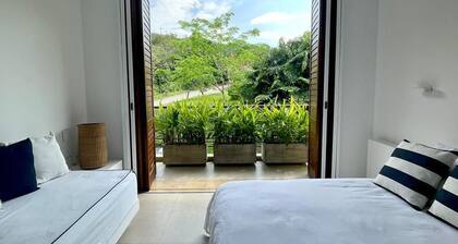 Yeguas 102 by Wynwood House