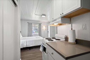 Studio Suite, 1 Queen Bed, Garden View (Chic City Retreat 97) | Private kitchen | Fridge, microwave, oven, stovetop - Chic City Retreat 97 Sleeps 2! (Columbus)