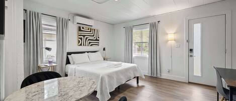 Suite Studio, 1 grand lit, vue jardin (Chic City Retreat 97) | Décoration personnalisée, ameublement personnalisé, bureau