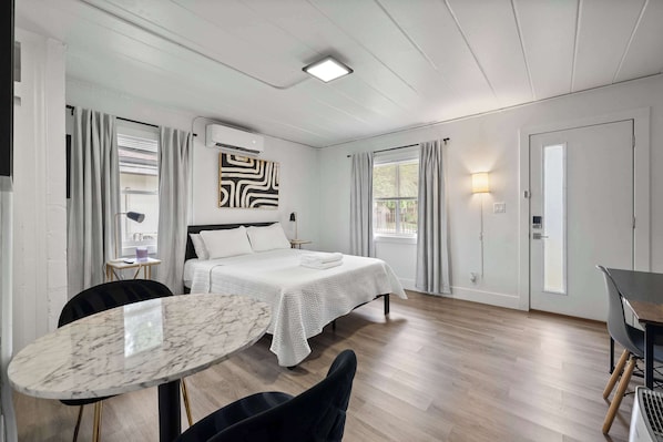 Studio Suite, 1 Queen Bed, Garden View (Chic City Retreat 97) | Individually decorated, individually furnished, desk, laptop workspace