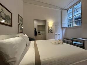 1 bedroom, free WiFi, bed sheets - Pinti Apartment: Your Florentine Home near Duomo (Firenze)