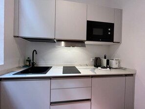 Fridge, microwave, stovetop, coffee/tea maker