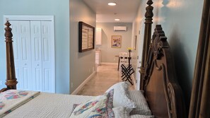 1 bedroom, iron/ironing board, WiFi, bed sheets - Charming 1-bedroom apartment in Bokeelia with WiFi, AC, pool & heated spa (Bokeelia)