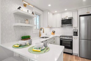 Coffee/tea maker, fridge, microwave, oven