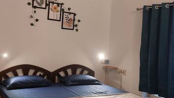 Basic Double Room | Free WiFi