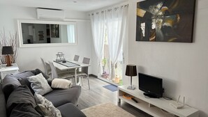 Ảnh chưa phân loại, 2 trong số 36 ảnh, nút