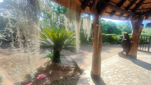 Self catering apartments over looking the Drakensberg range