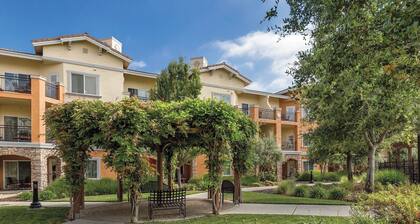 Luxurious Accommodations w/Tuscan Charm. Gateway to the Napa Valley Wine Region