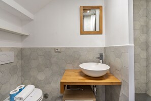 Shower, hair dryer, bidet, towels - Fiesolana 27 Double - One Bedroom Apartment, Sleeps 2 (Firenze)