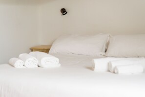 1 habitación, tabla de planchar con plancha, wifi gratis y ropa de cama 