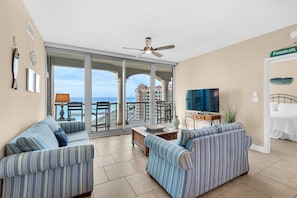 Condo, varias camas (Portofino Island Resort 1-2002) | Área de sala de estar