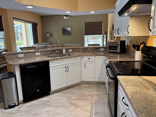 Beautiful 3-bed pool home located minutes from Rainbow River and WEC.