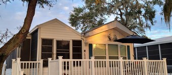 Cozy mobile home in charming Sarasota with fitness room, WiFi