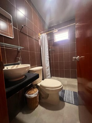 Junior Apartment | Bathroom | Shower, towels, soap, shampoo - DEPARTAMENTOS CHAN CAAH  (Tulum)