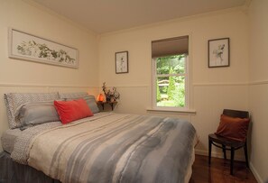 2 bedrooms, desk, iron/ironing board, travel crib