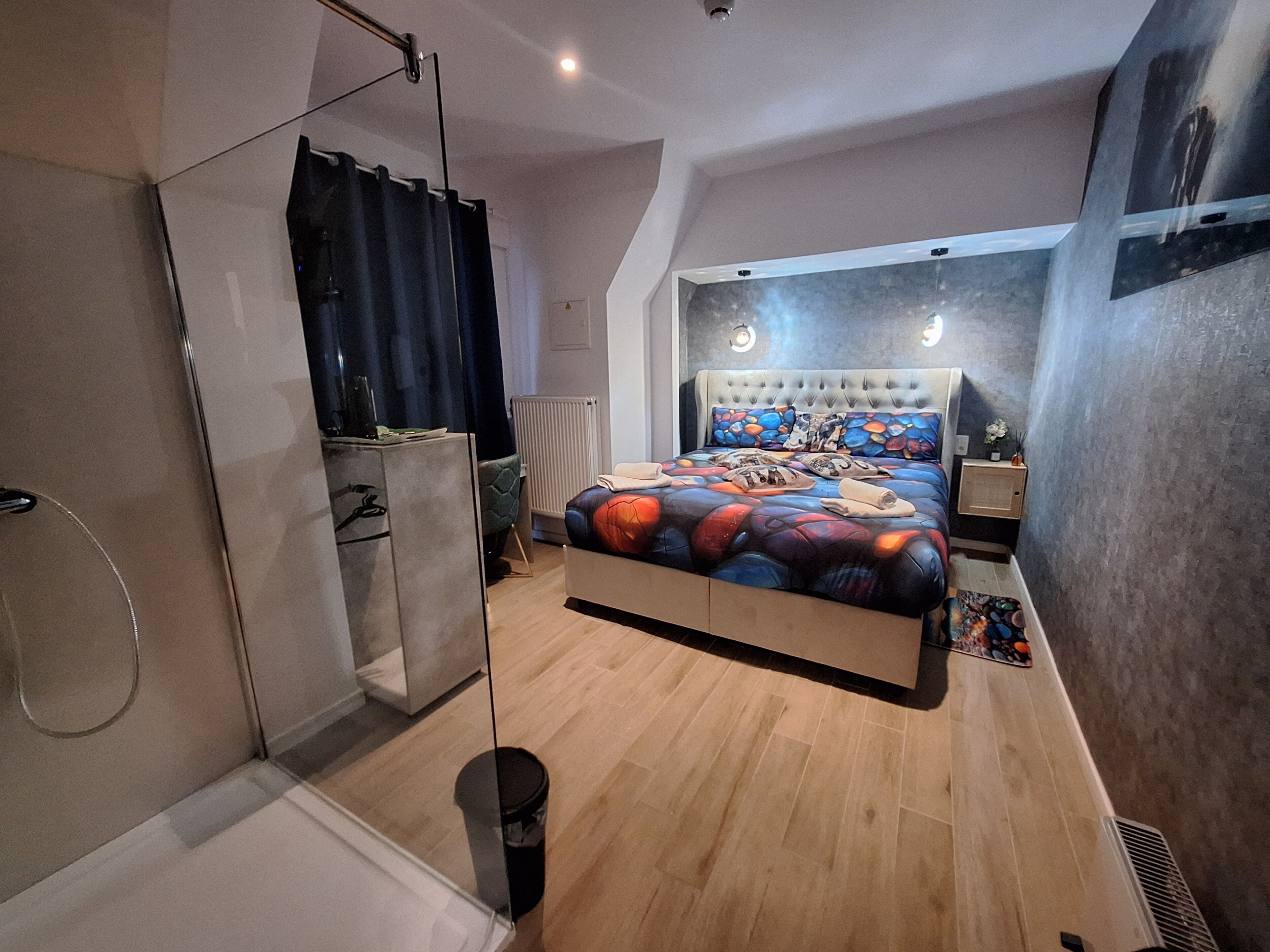 休閒雙人房 | 房內夾萬、書桌、手提電腦工作空間、遮光窗簾/窗簾