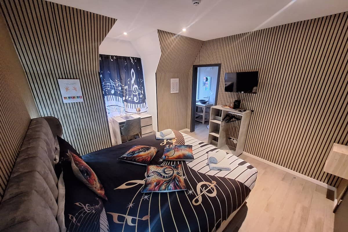 In-room safe, desk, laptop workspace, blackout drapes