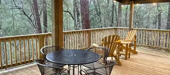 Quiet, Creekside Home with Rain Spa Shower, Unplug & Relax