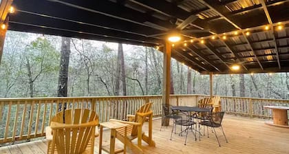 Quiet, Creekside Home with Rain Spa Shower