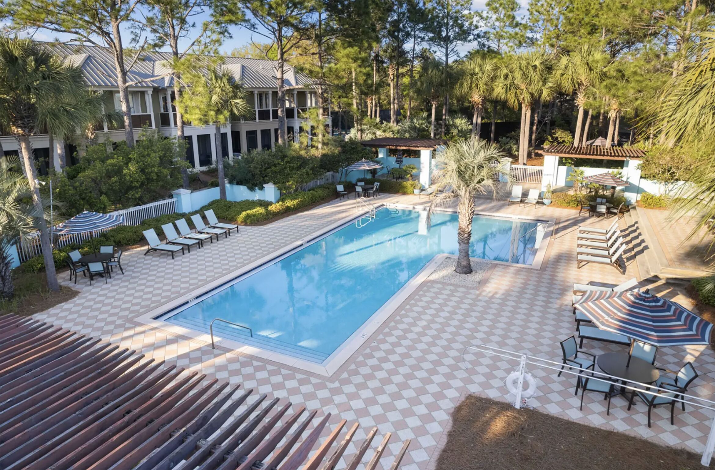 Condo, varias camas (Gulf Place Residences 203) | Alberca | Alberca al aire libre y alberca climatizada