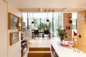 Interior - Unique Love from Paris (Paris)