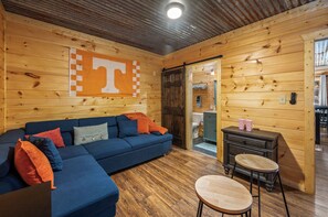 Smart TV, fireplace, table football, books - Gummy Bear Lair - Cozy cabin nestled in the Smokys near Gatlinburg/Pigeon Forge! (Sevierville)