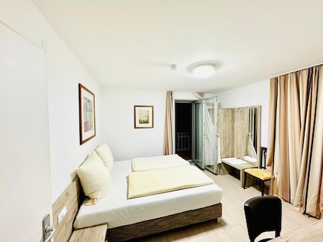 Individually decorated, individually furnished, desk, laptop workspace. Hotel Soad