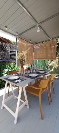 Outdoor dining. Casa dos ánxeles VUT-OR-001310