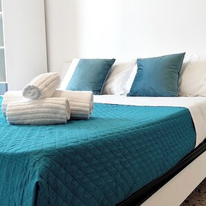 2 bedrooms, iron/ironing board, travel cot, free WiFi