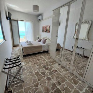 2 bedrooms, iron/ironing board, travel cot, free WiFi